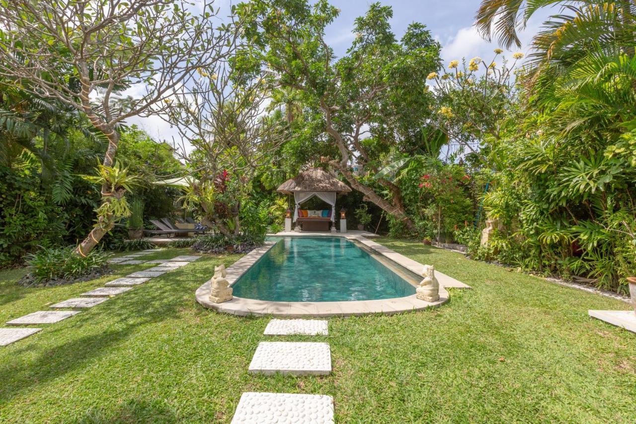 Villa Poppy Seminyak Exteriör bild